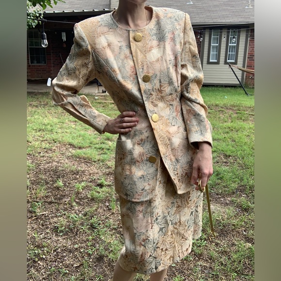 Vintage Neiman Marcus pastel floral power suit - Picture 4 of 5